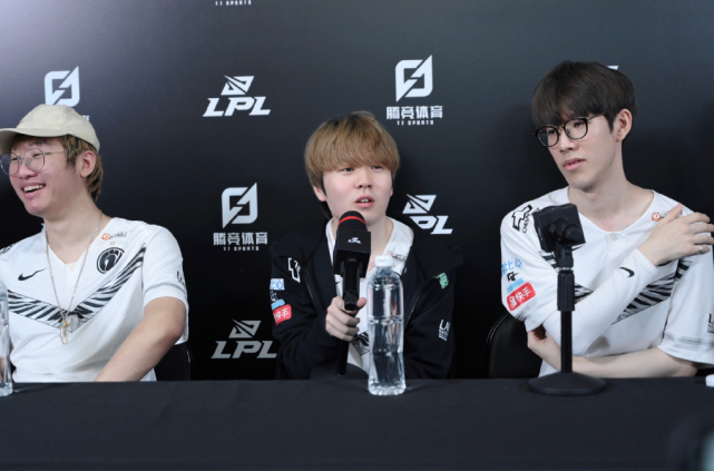 对新月而言 对新月而言